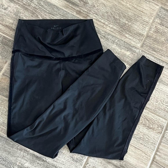 Nike Dri-FIT Leggings Velvet Trim Athletic Yoga Pants Black Small - Picture 1 of 6